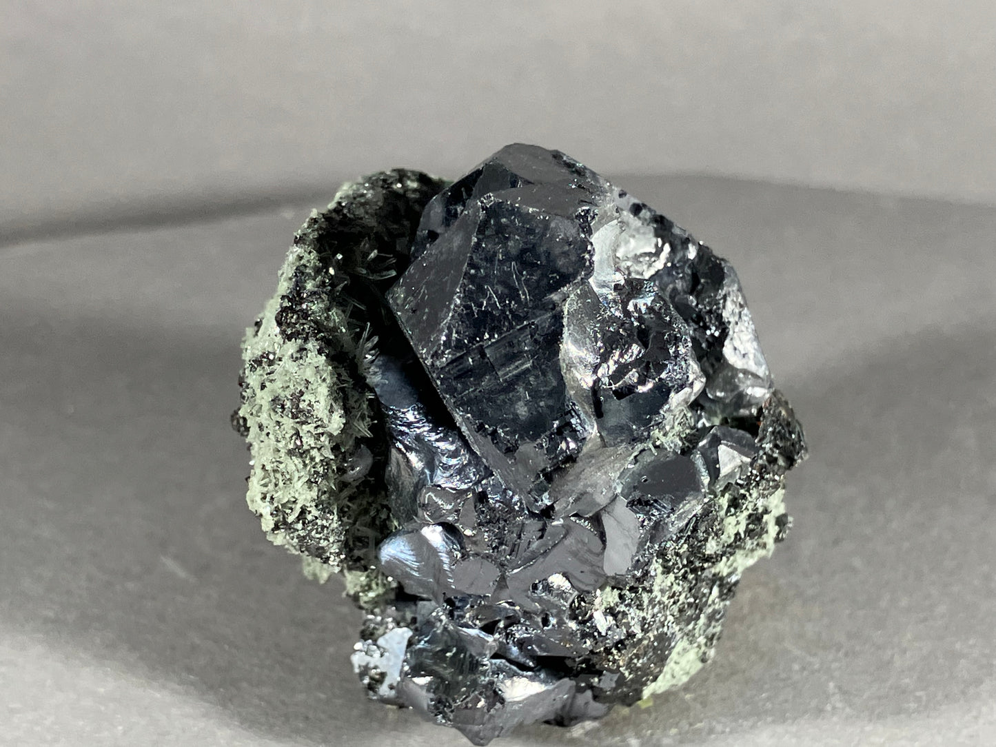 Bleiglanz/Nadelquarz - Madan ca. 5,5x4cm