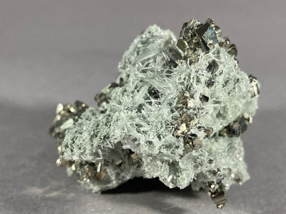 Pyrit/Nadelquarz - Madan ca. 5,5x4cm