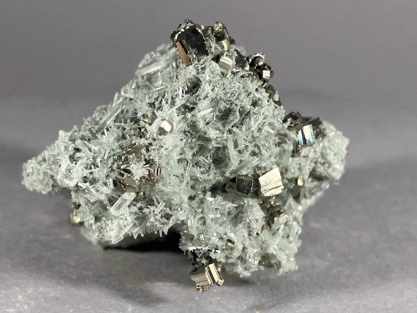 Pyrit/Nadelquarz - Madan ca. 5,5x4cm