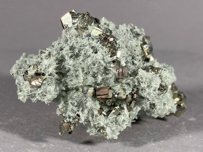 Pyrit/Nadelquarz - Madan ca. 5,5x4cm