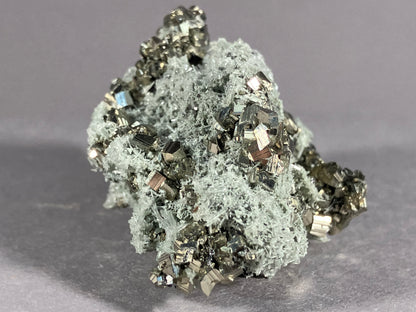 Pyrit/Nadelquarz - Madan ca. 5,5x4cm