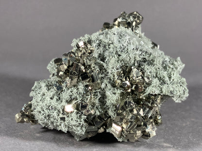 Pyrit/Nadelquarz - Madan ca. 5,5x4cm