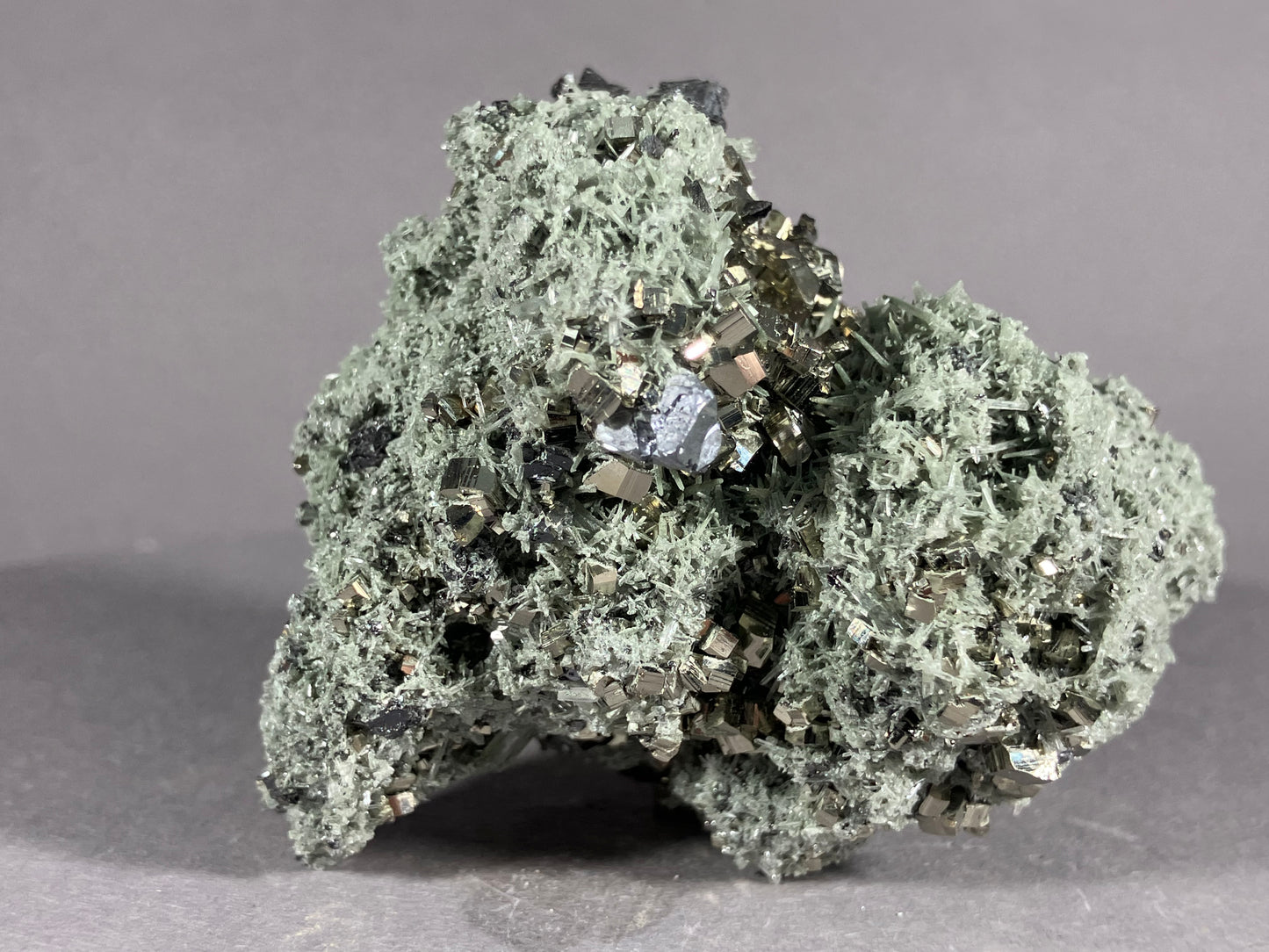 Pyrit/Nadelquarz/Bleiglanz - Madan ca. 6,5x5cm