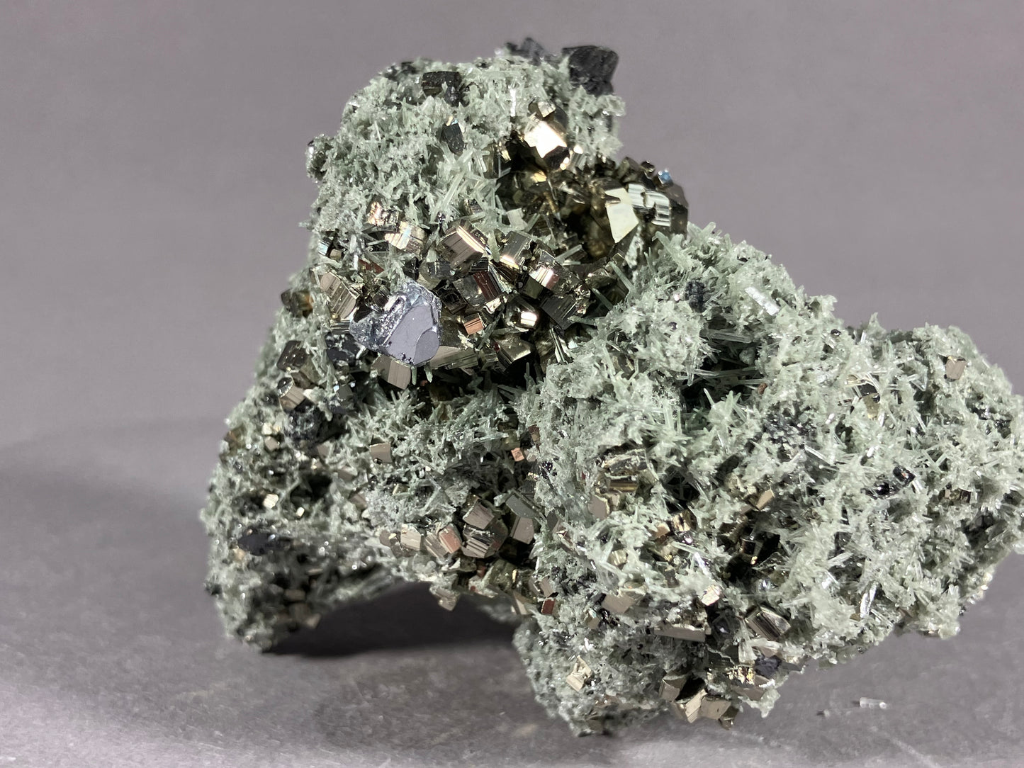 Pyrit/Nadelquarz/Bleiglanz - Madan ca. 6,5x5cm