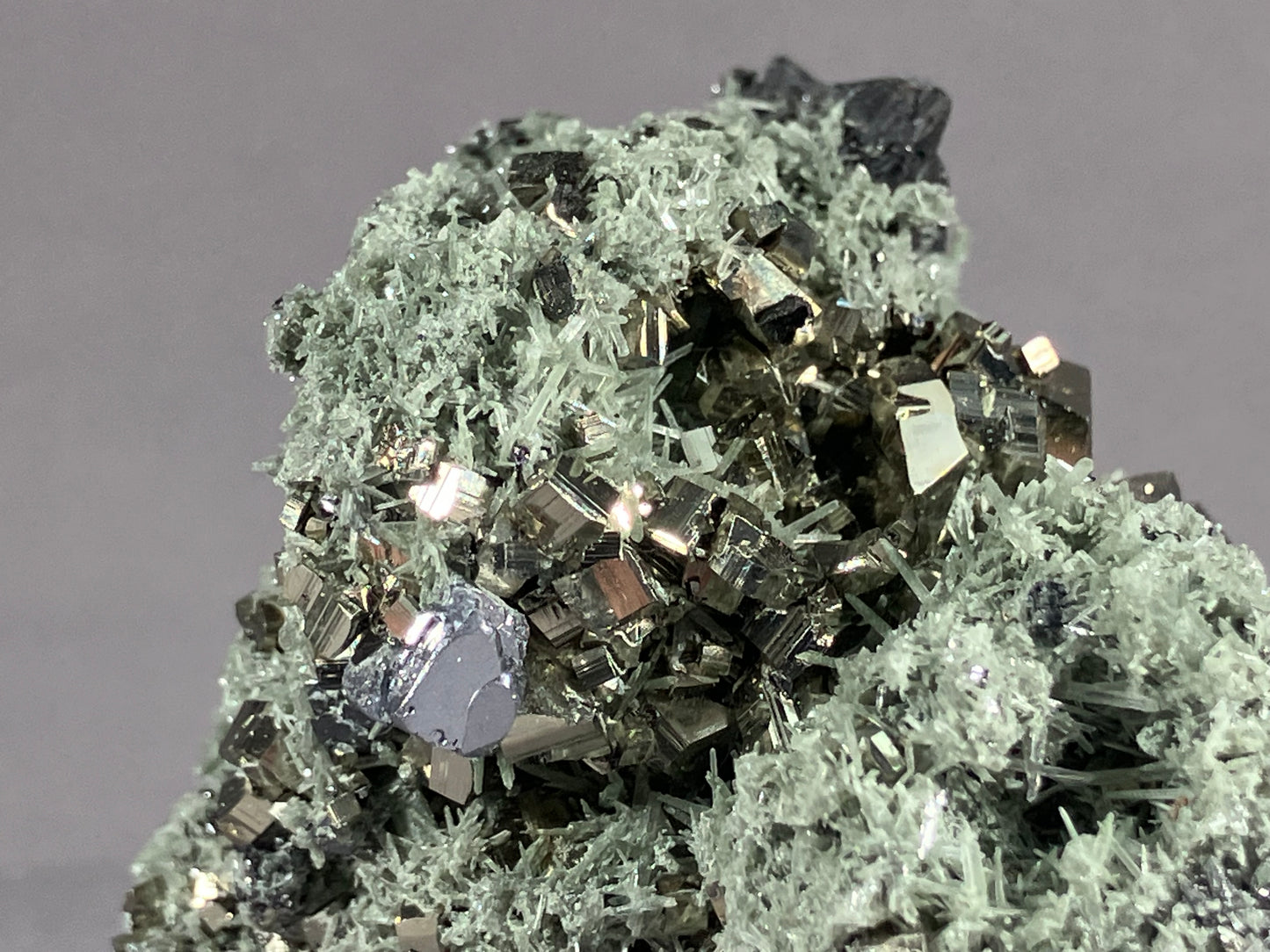 Pyrit/Nadelquarz/Bleiglanz - Madan ca. 6,5x5cm