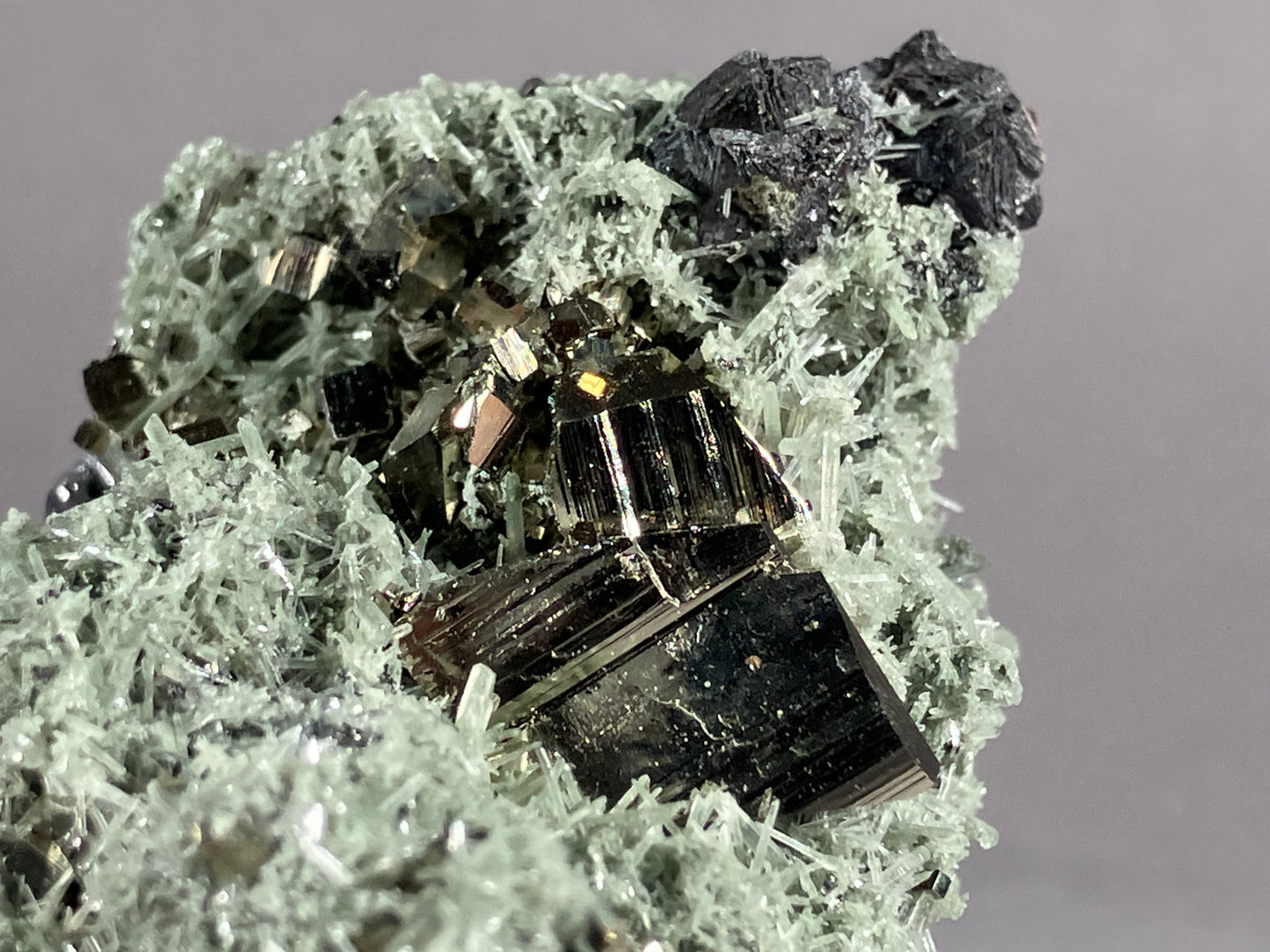 Pyrit/Nadelquarz/Bleiglanz - Madan ca. 6,5x5cm