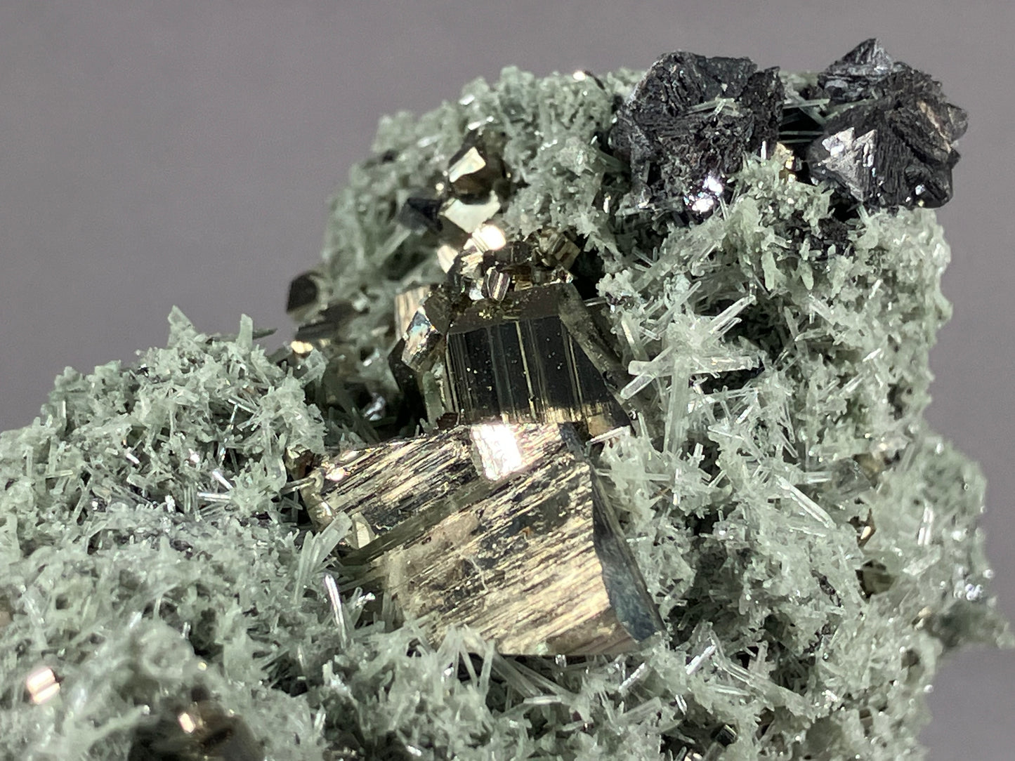 Pyrit/Nadelquarz/Bleiglanz - Madan ca. 6,5x5cm