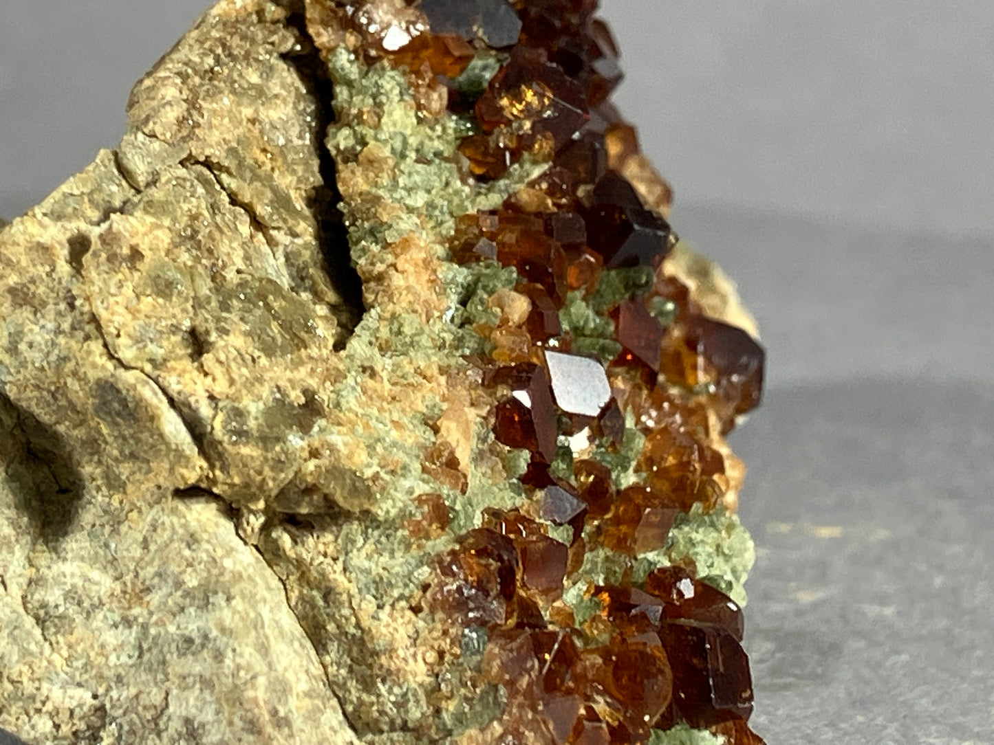 Grossular - Nuristan/Afghanistan ca. 6,5x4,5cm