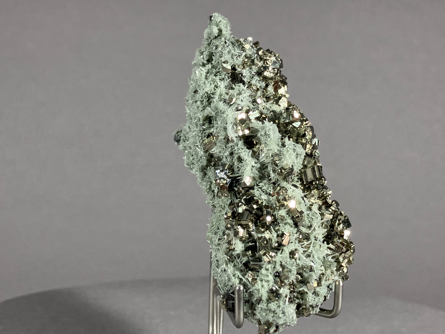 Pyrit/Nadelquarz - Madan ca. 6x3cm