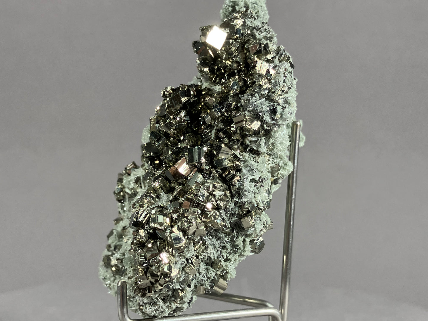 Pyrit/Nadelquarz - Madan ca. 6x3cm