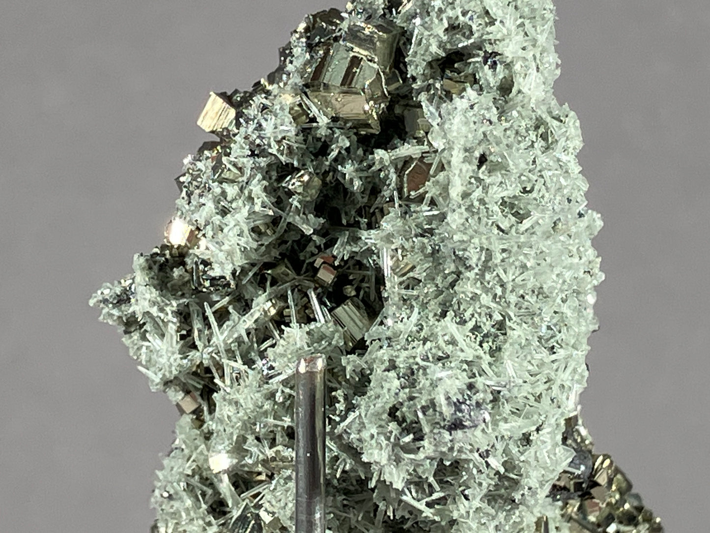 Pyrit/Nadelquarz - Madan ca. 6x3cm