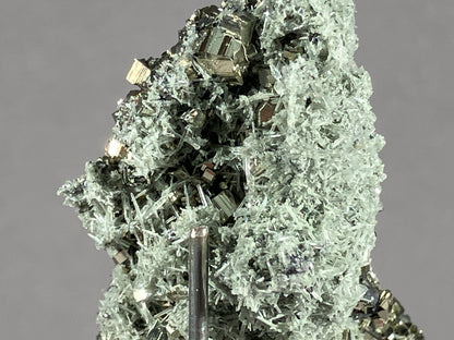 Pyrit/Nadelquarz - Madan ca. 6x3cm