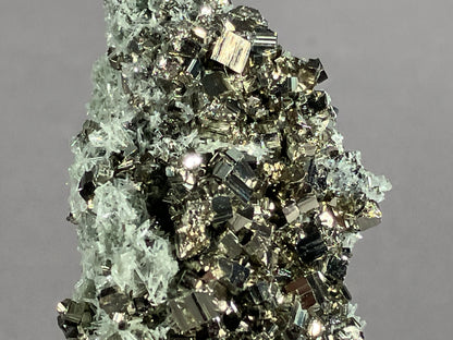 Pyrit/Nadelquarz - Madan ca. 6x3cm