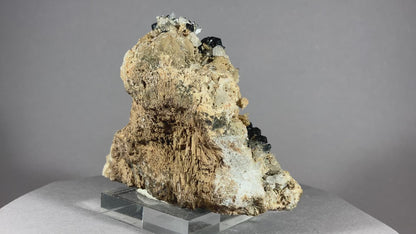 Ilvait/Hedenbergit/Calcit - Dálnegorsk/Russland ca. 9x8cm