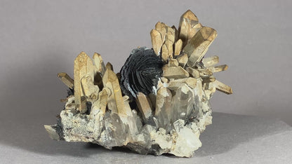 Hämatit/Bergkristall - Jinlong/China ca. 8x6,5cm